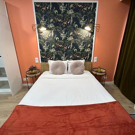 Stylish Modern Studio Apartment Париж Екстериор снимка