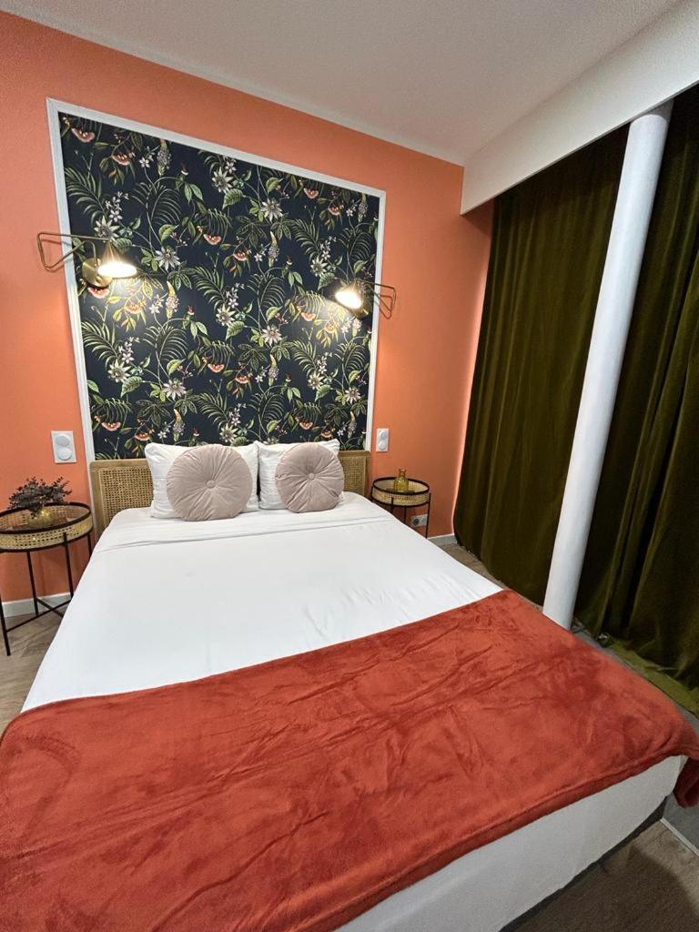 Stylish Modern Studio Apartment Париж Екстериор снимка